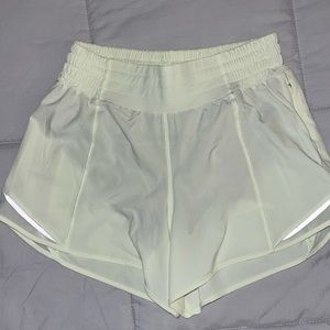 Lululemon Hotty Hot high rise 4' shorts